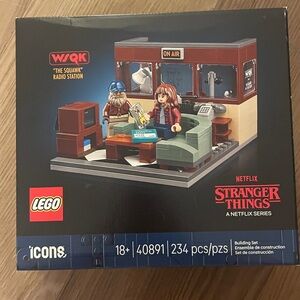 New| LEGO Stranger Things WSQK The Squawk Radio Station